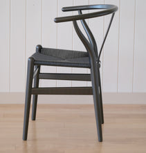 画像をギャラリービューアに読み込む, Yチェア（45㎝のみ）ユーカリ材ブラック塗装／ブラックぺーパーコード（数量限定）なくなり次第終了
