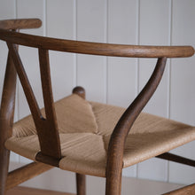 画像をギャラリービューアに読み込む, Yチェア43ｃｍ／スモークドオイル仕上げ／ナチュラルペーパーコード即納可 2脚／送料無料　
