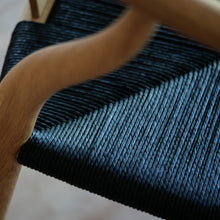 画像をギャラリービューアに読み込む, Yチェア45cmオーク材オイル仕上げ／座ブラックぺーパーコード／在庫有（即納可）送料無料
